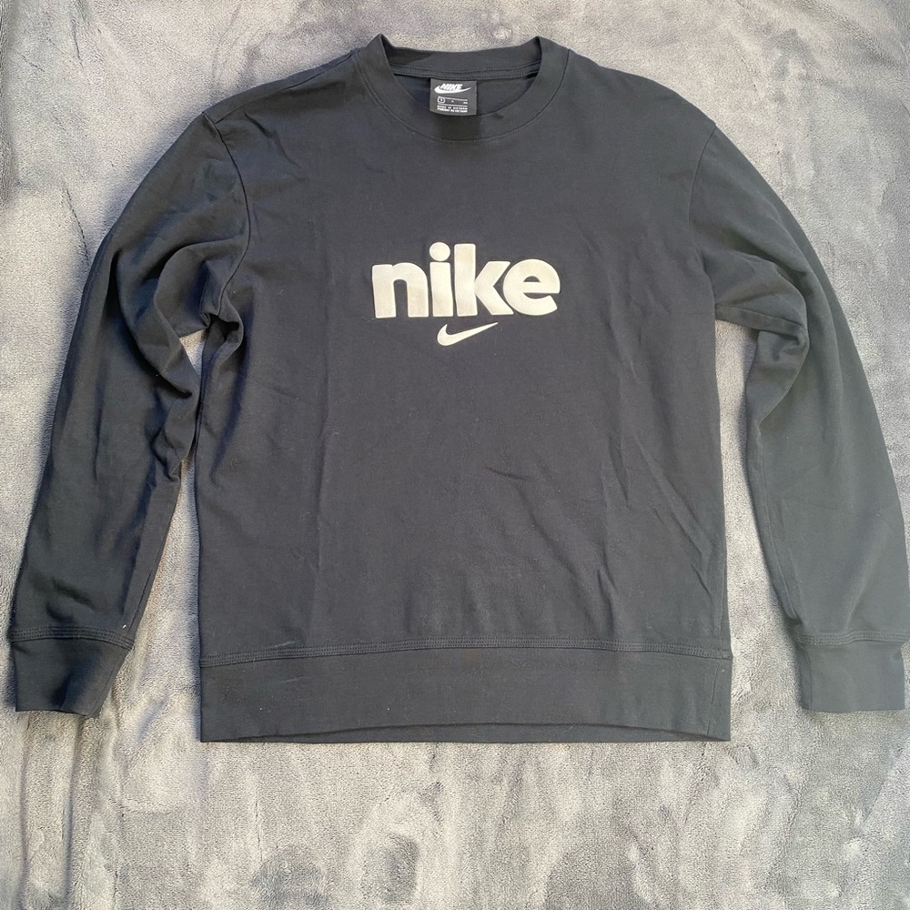 NIKE black long sleeve shirt